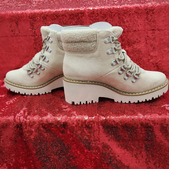 Sonoma Cream White Lug Sole Lace Up Boots